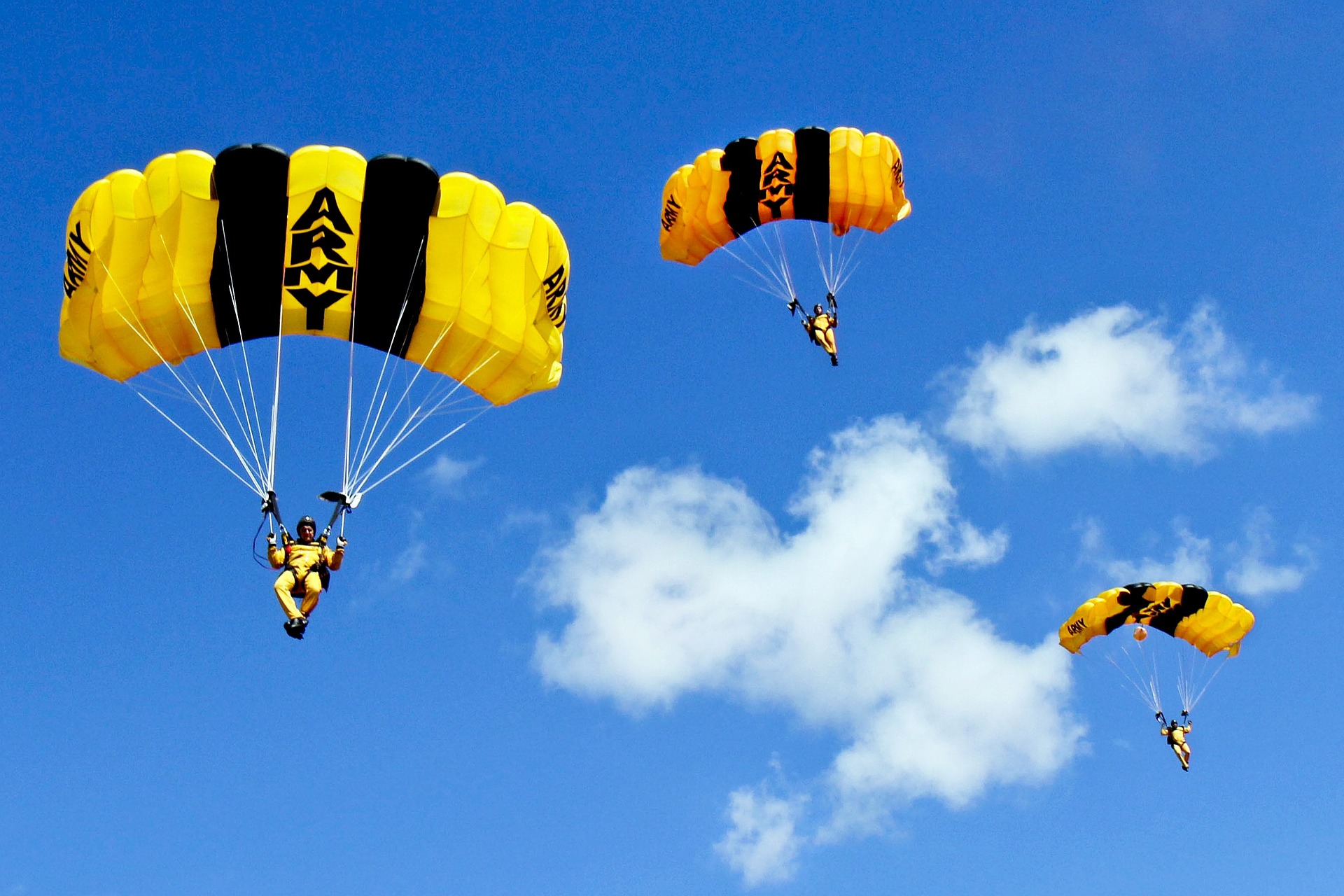 Army soldiers skydiving