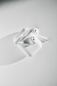 apple AirPods with case
